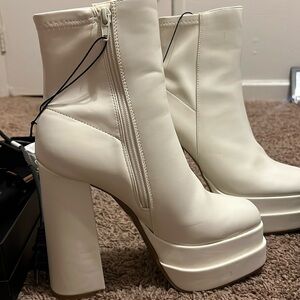 Bots from forever 21, news, white